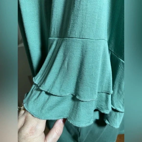 BloomChic Mint Green Women’s Tunic with Ruffled Sleeves - Picture 3 of 9